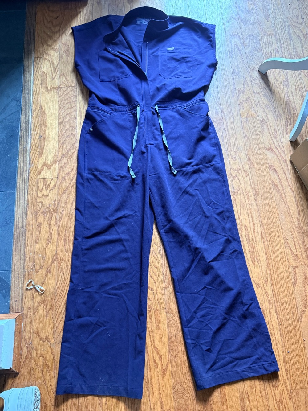 Figs 2 Women’s V-Neck Utility Jumpsuit - Navy & Black Size XXL - Picture 10 of 11